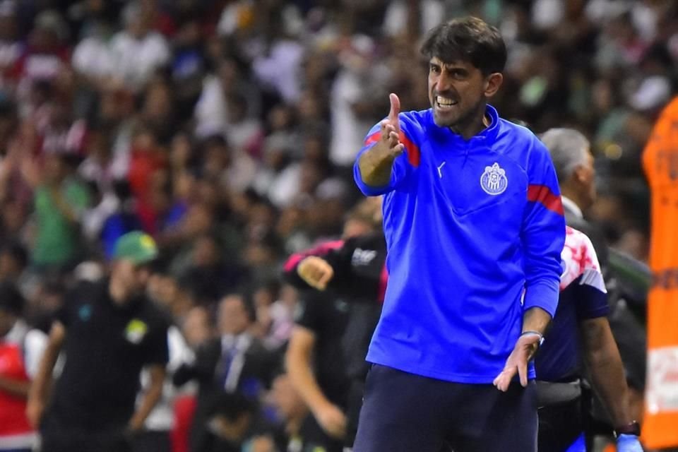 Veljko Paunovic, técnico de las Chivas.