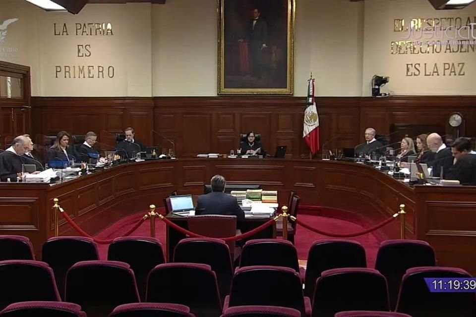 La Corte declaró la invalidez del Acuerdo Presidencial de 2021 que clasificó como de seguridad nacional las obras prioritarias de AMLO.