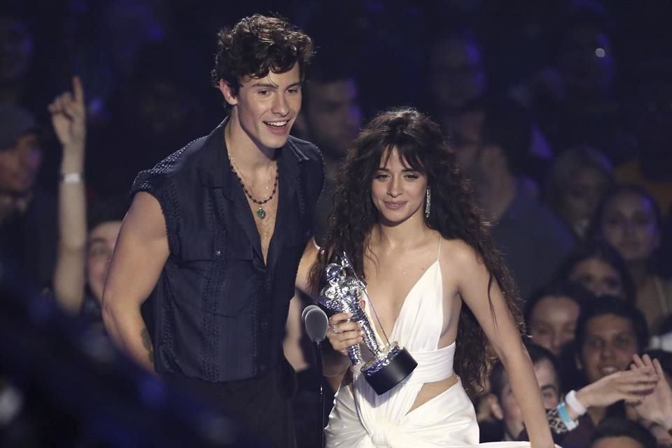 Shawn Mendes y Camila Cabello no volvieron como pareja tras beso captado durante el festival Coachella.