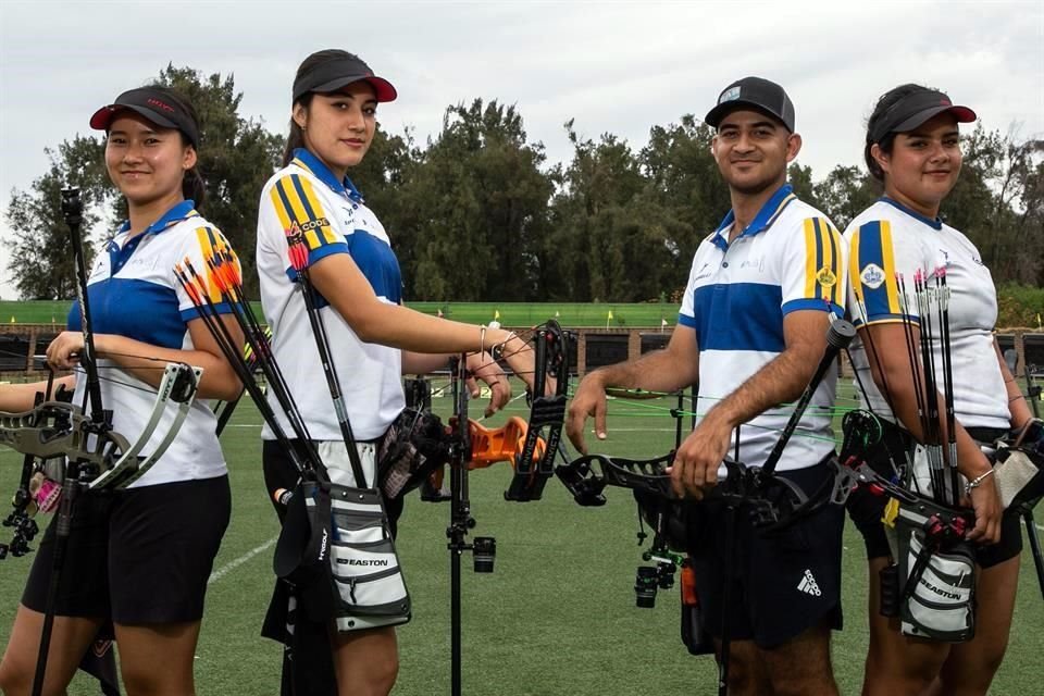 Ana Sofía Hernández, Mariana Bernal, Miguel Becerra y  Maya Becerra.