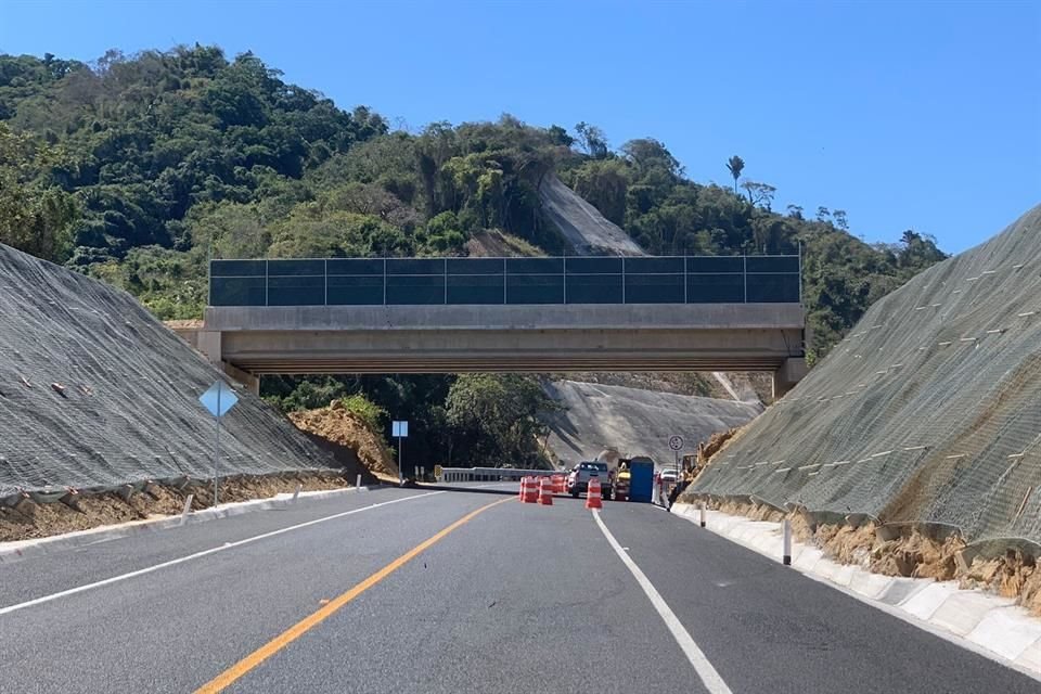 Paso de fauna inconcluso en la nueva vía corta a Puerto Vallarta-Las Varas.