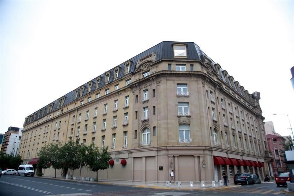 La historia más conocida, y repetida, es la de que el Gran Hotel Ancira hospedó a Pancho Villa y a sus 'Dorados' en marzo de 1915. El traspatio fue usado como caballería.  
