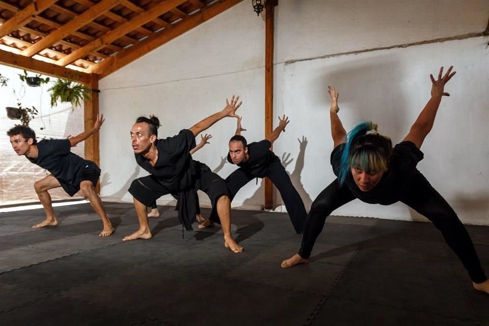 Basados en los textos del antropólogo y escritor Carlos Castaneda, los bailarines exponen su personalidad en la pieza.