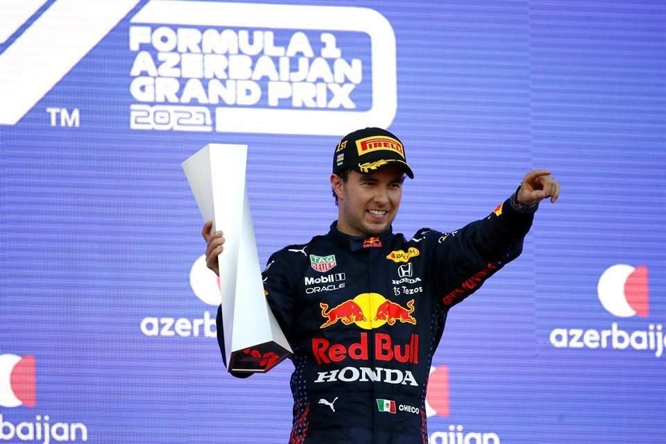 Sergio Pérez lamentó lo que le pasó a su compañero Max Verstappen.