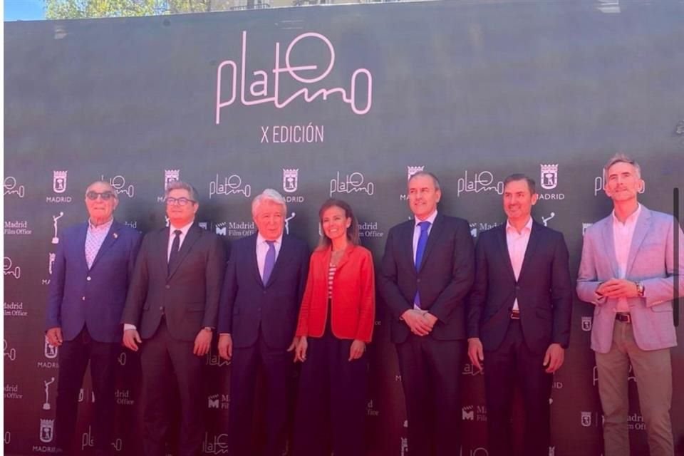 (Izda. a dcha.) Juan Linares, Daniel Martínez, Enrique Cerezo, Almudena Maíllo, delegada de Turismo; Miguel Ángel Benzal, director de los Premios Platino; Héctor Coronel, director de Turismo.