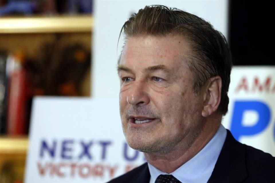 Un juez informó que el acuerdo al que llegue Alec Baldwin en el caso de homicidio culposo deberá ser confidencial