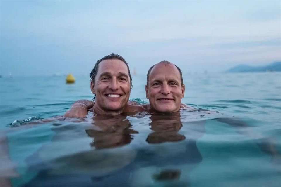 El actor Matthew McConaughey cree que Woody Harrelson puede ser su hermano, pues sus padres se conocieron y al parecer tuvieron un amorio.