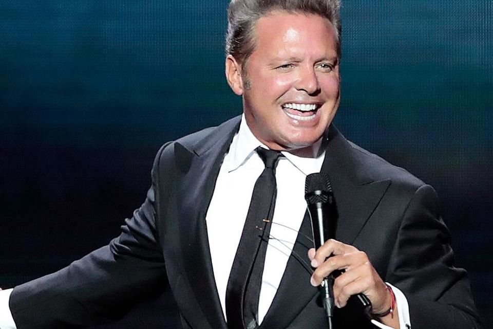 Después de semanas de rumores, la página oficial de Luis Miguel compartió que el cantante llegará a la Arena Ciudad de México.  