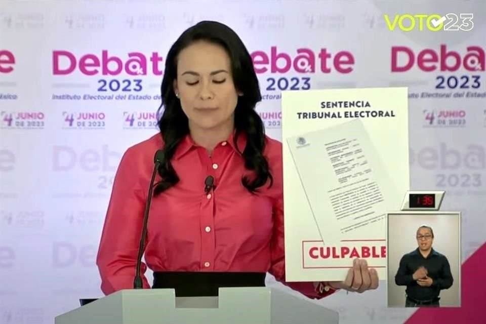 La candidata de Va por Edomex mostró una sentencia del Tribunal Electoral.