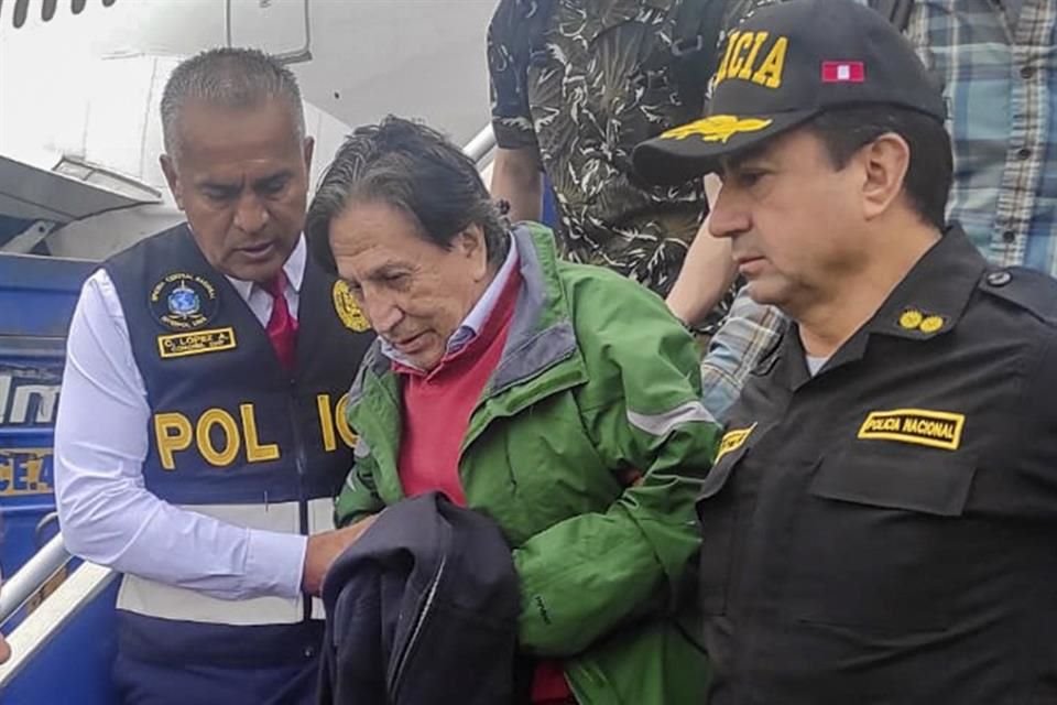 El ex Presidente Alejandro Toledo llegó a Perú, extraditado desde Estados Unidos.