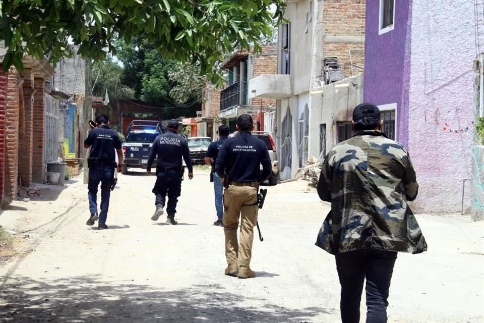 Sujetos armados persiguieron a un joven en la Colonia Santa Cruz del Valle, y aunque corrió, lo mataron en una casa a la que entró.