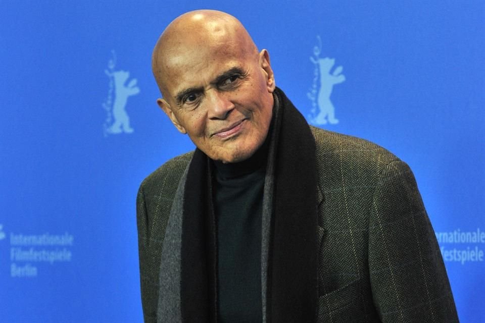 El actor y cantante Harry Belafonte murió a los 96 años a causa de una insuficiencia cardíaca.