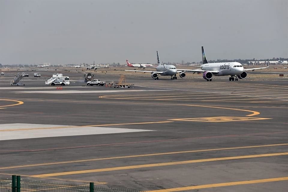 La SICT informó que de ese modo se amplían 40 días hábiles de 108 a 148, la entrada en vigor del decreto que establece el cierre de las operaciones a los vuelos de carga en el aeropuerto capitalino.