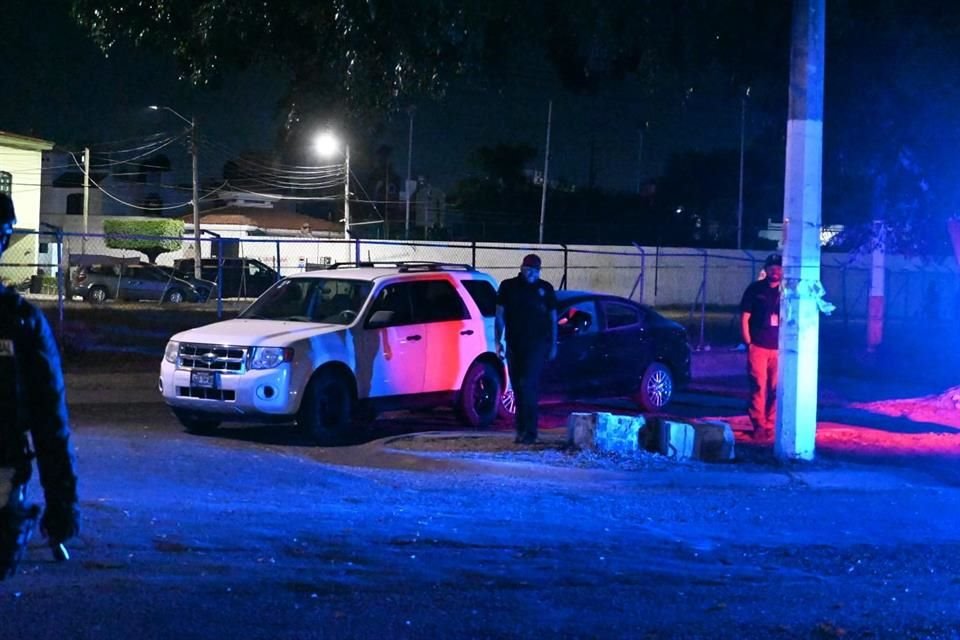 Un hombre que conducía un automóvil fue ejecutado la noche de este martes en Avenida Valdepeñas, al cruce con Torremolinos, en la Colonia Villa Torremolinos, en Zapopan.