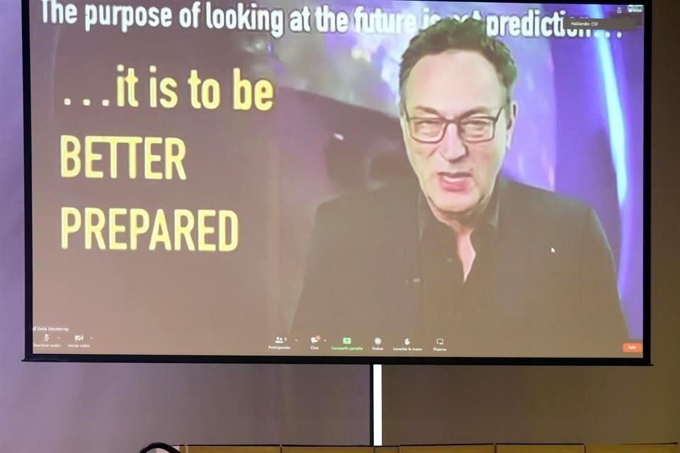 Gerd Leonhard, autor y conferencista, destacó que los humanos tenemos hasta ocho tipos de inteligencia, a diferencia de las máquinas.