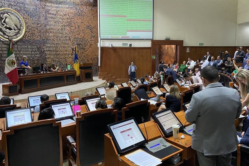 En la 'limpia' que se pretende hacer a la nómina del Congreso de Jalisco se tiene la expectativa de recortar a unos 20 trabajadores.