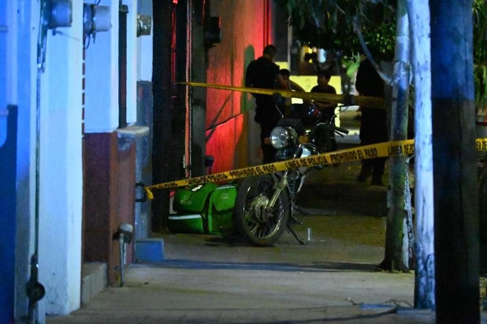 Un hombre fue asesinado a balazos en la Colonia Santa Teresita, aparentemente, por un sujeto con el cual platicaba.