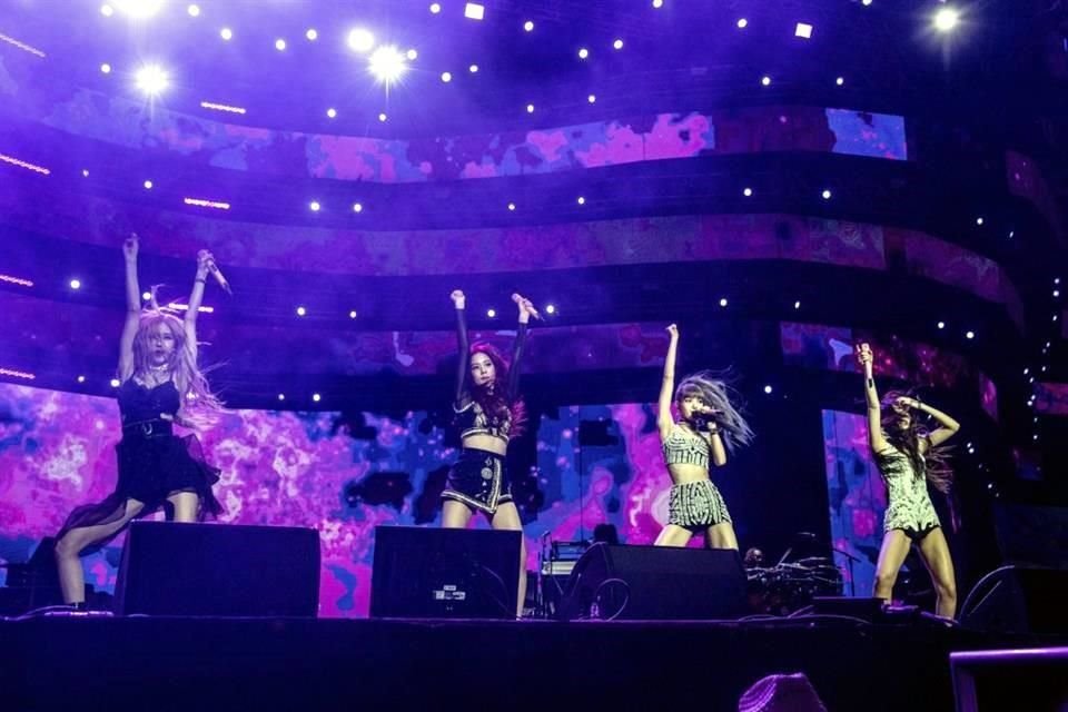 La girlband surcoreana más grande de la actualidad, Blackpink, hizo delirar a 58 mil 998 asistentes que acudieron a su show en el Foro Sol.