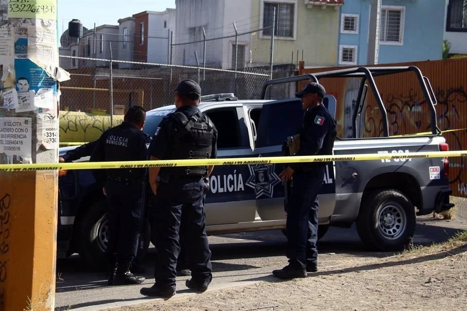 Un hombre fue asesinado, atado de manos y prendido con fuego en calles del Fraccionamiento Hacienda de Santa Fe, en Tlajomulco.