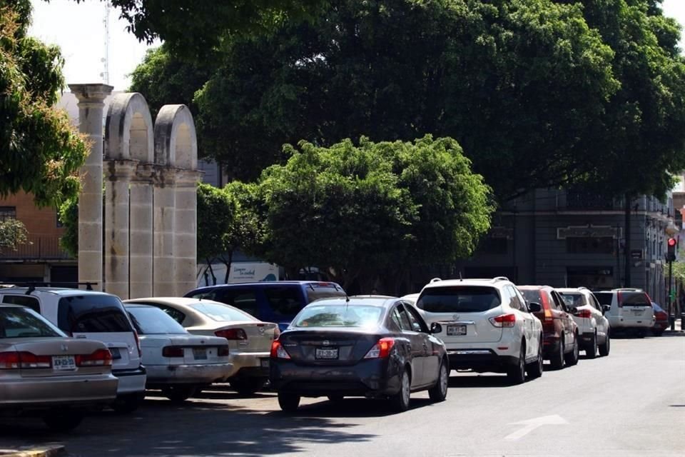 Si dejas tu auto en doble fila, invadiendo rampas o sobre la banqueta, ¡cuidado!, pues los inmovilizadores llegarán al Centro de GDL.