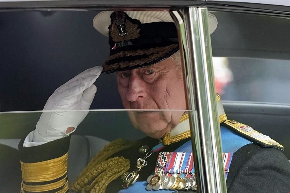 El Palacio de Buckingham anunció roles para la coronación de Carlos III, sobre quién cargarán las galas y realizará tareas históricas.