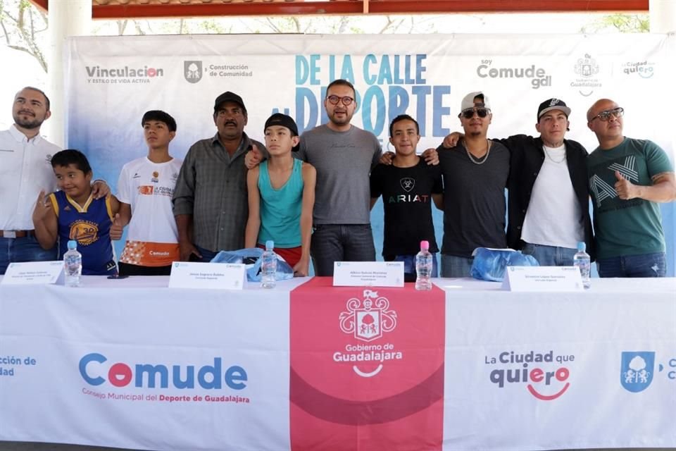 El Comude Guadalajara puso en marcha el programa 'De la calle al deporte', con la finalidad de integrar a la actividad deportiva a jóvenes con escasos recursos.