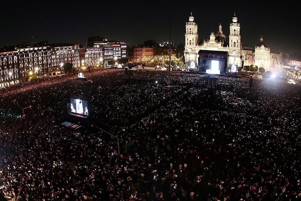 Abarrotado lució en primer cuadro de la CDMX al iniciar el concierto de la española.