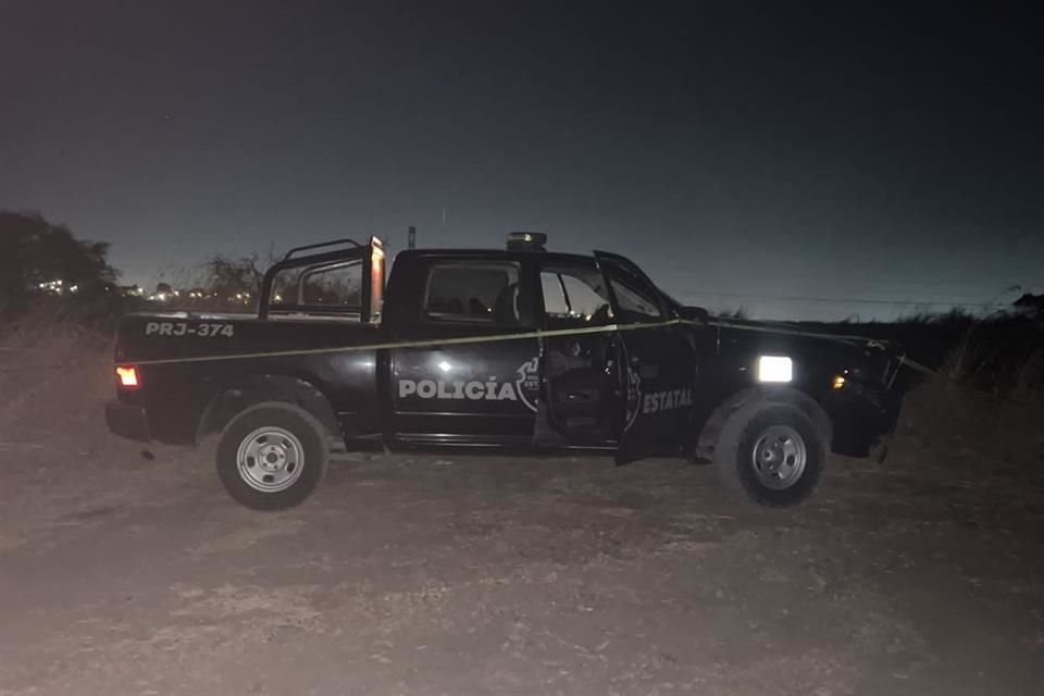 En ropa interior y atados de pies y manos, tres hombres con huellas de violencia fueron encontrados por policías, anoche al oriente de Tlajomulco.