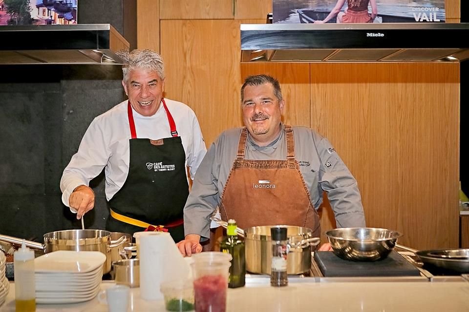 Los chefs Kevin Erving, del restaurante Leonora, del Hotel The Sebastian Vail y Thierry Blouet, creador de Café Des Artistes, Puerto Vallarta.