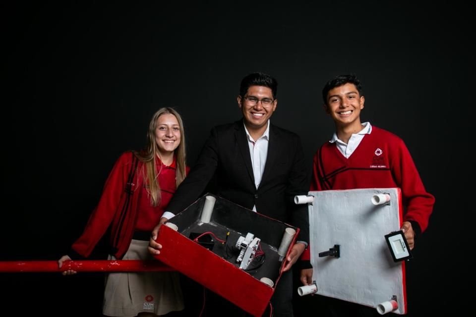 Fernanda Rodríguez, Ismael Hernández y Ángel Luisao Alonso.