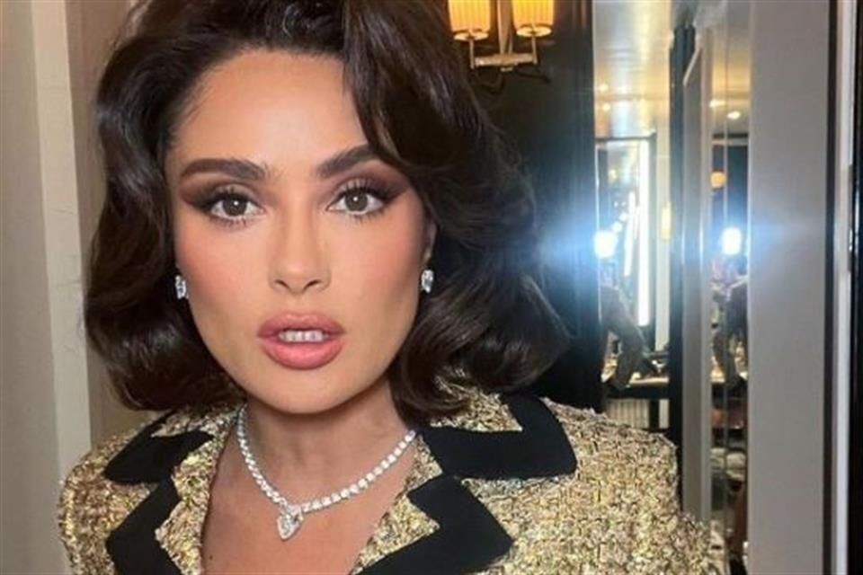 Salma Hayek asistió a una fiesta de Gucci en Nueva York con un look inspirado en la ex Primera Dama de EU, Jackie Kennedy.