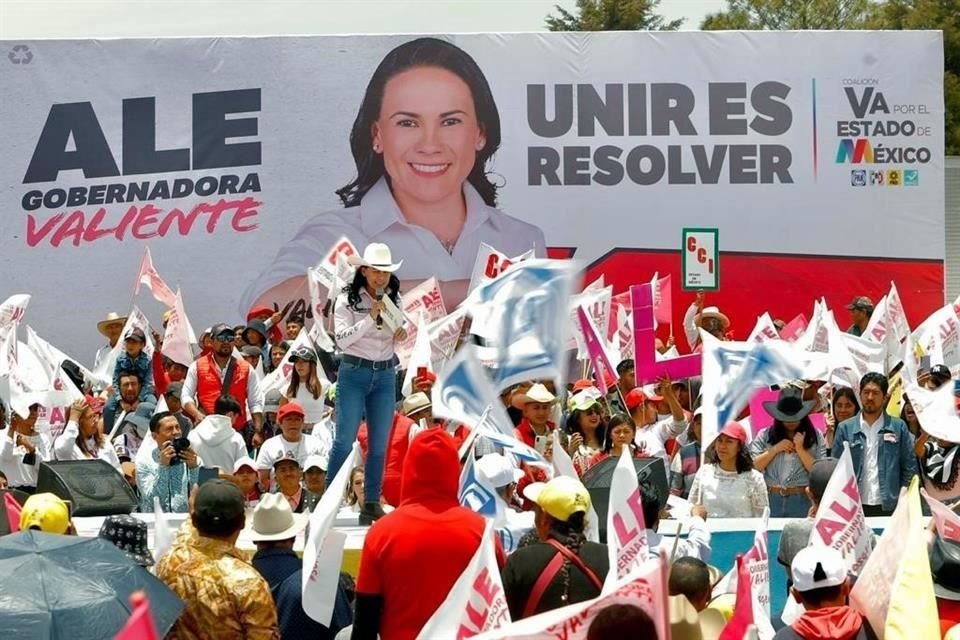 Alejandra del Moral encabezó un acto proselitista en Almoloya.