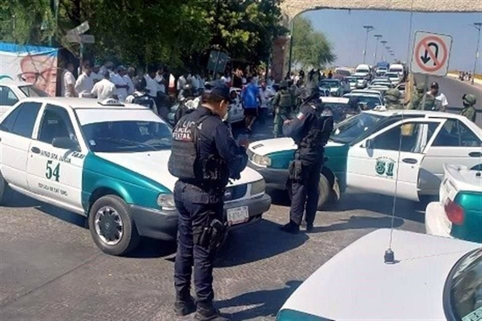 Alcaldes y transportistas de Guerrero se unieron el pasado 28 de abril para bloquear diversos puntos de la carretera federal Iguala-Ciudad Altamirano.