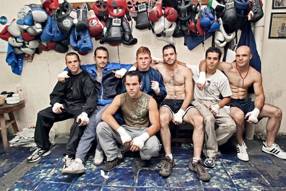 Los Álvarez rompieron el Récord Guinness por ser la primera vez en la que siete hermanos compartían el ring.