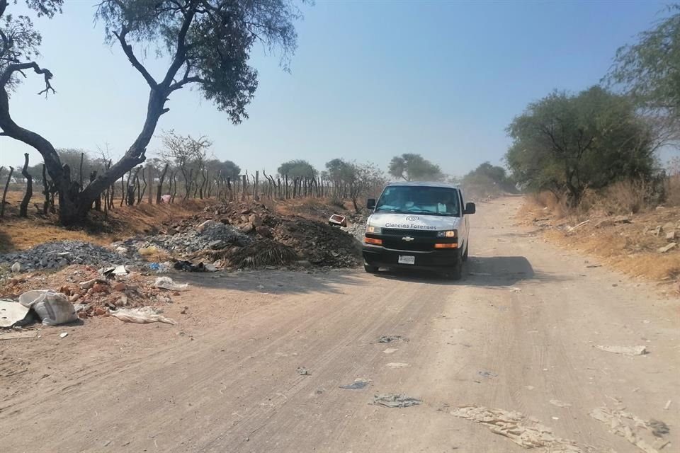 En una brecha de la Colonia Colina Real, en Tlajomulco de Zúñiga, fue localizado el cadáver de un joven. Tenía manchas de sangre y marcas de golpes en el rostro y el cuerpo.