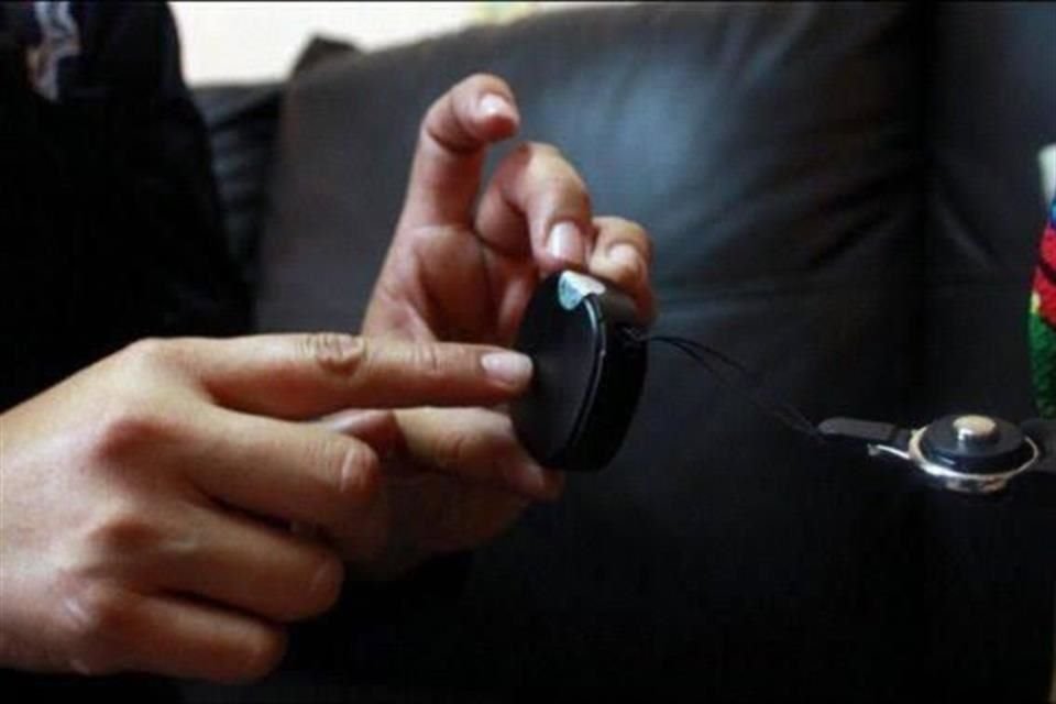 Durante el desahogo de la investigación, se tomaron algunas medidas de prevención, como entregar el dispositivo pulso de vida,  así como el cambio de la unidad administrativa del servidor público.