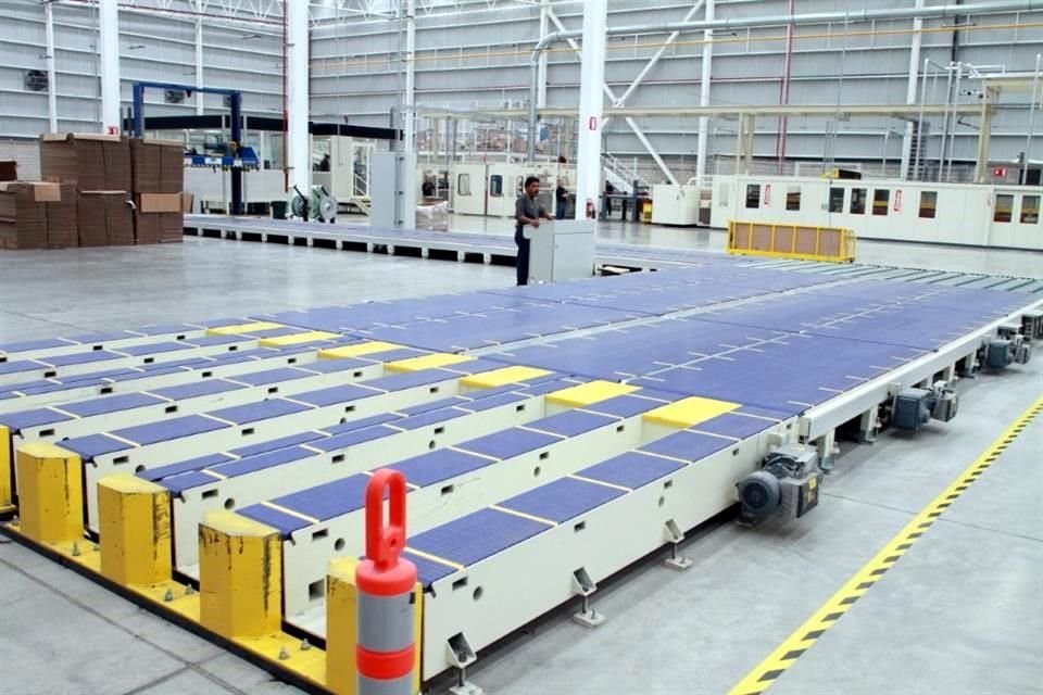 México podría aprovechar ventajas competitivas para quitar participación a China en la exportación a EU mediante nearshoring, dice experto.