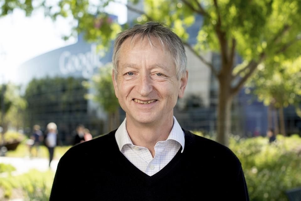 El informático Geoffrey Hinton, extrabajador de Google y quien estudia las redes neuronales utilizadas en aplicaciones de inteligencia artificial, indicó que la idea de que la IA pueda llegar a ser más inteligente que las personas es algo no tan lejano.