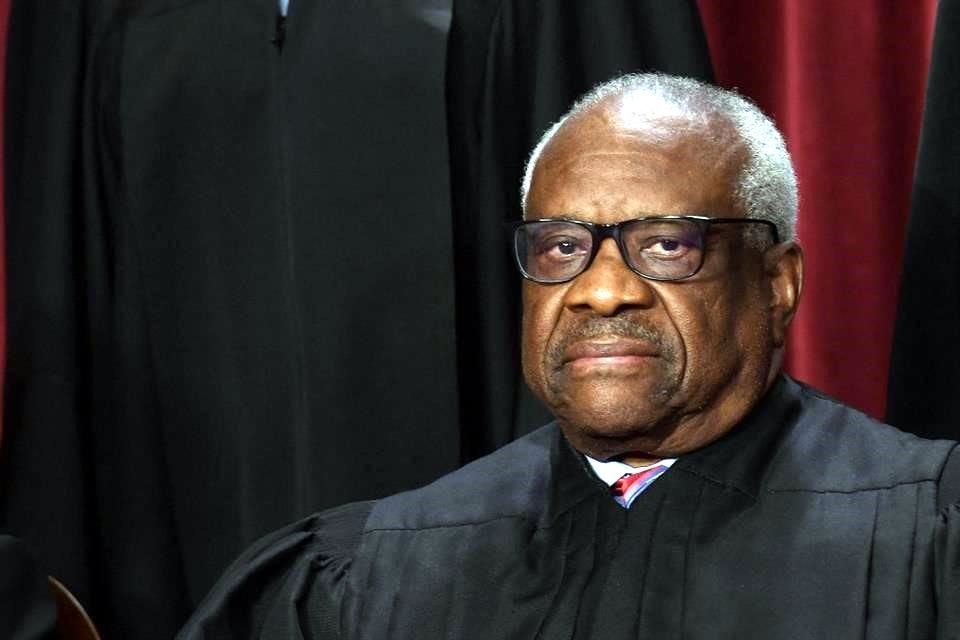 Un donante republicano pagó por dos años la matrícula escolar del sobrino nieto del juez Clarence Thomas, quien fue señalado recientemente de recibir obsequios sin declararlos.