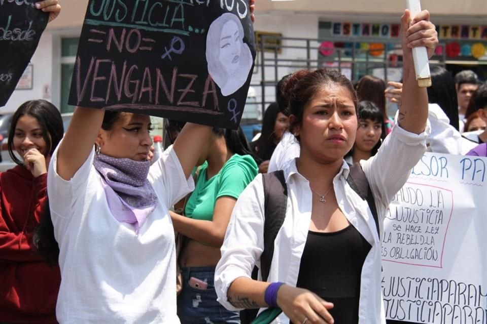 Familiares y allegados a Ailín, se manifestaron ayer.