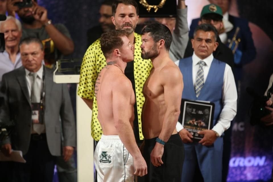Saúl 'Canelo' Álvarez y John Ryder cumplieron en la báscula.