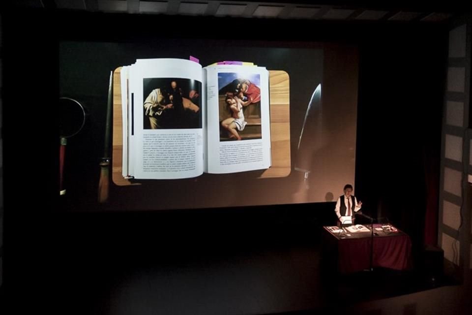 María Gimeno presenta su performance 'Queridas Viejas' en el Museo Cabañas.