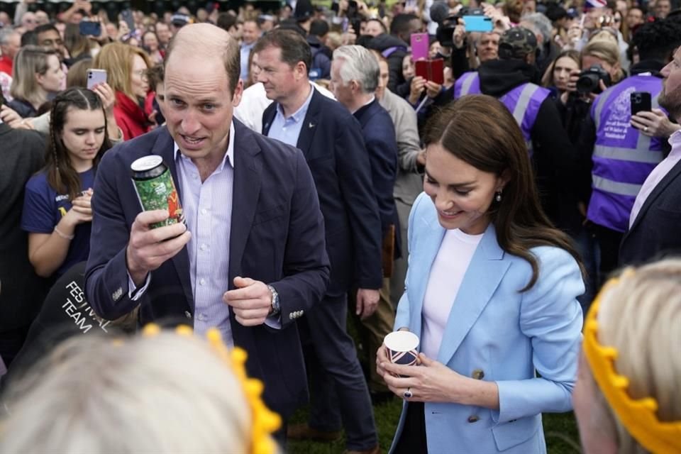 El Príncipe Guillermo y Catalina Middleton se unieron a las fiestas callejeras previas al concierto en el Castillo de Windsor.