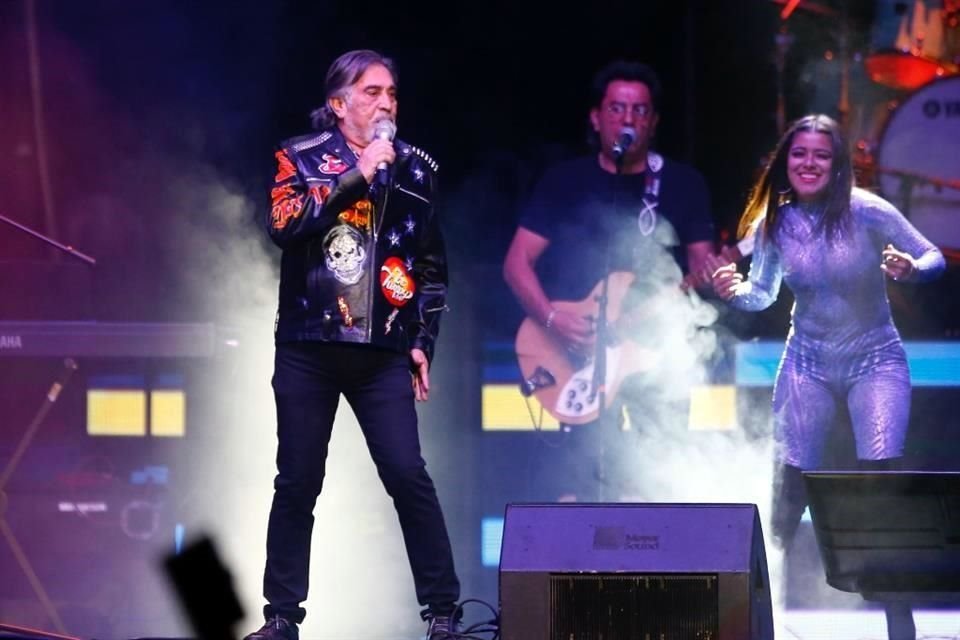 Benny Ibarra fue el encargado de presentar a los rockeros en el show.