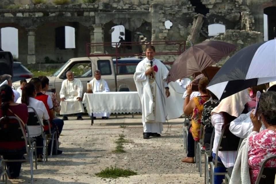 El Obispo de Cd. Victoria, Oscar Tamez, lideró la jornada de oración en las inmediaciones de la Presa Vicente Guerrero.