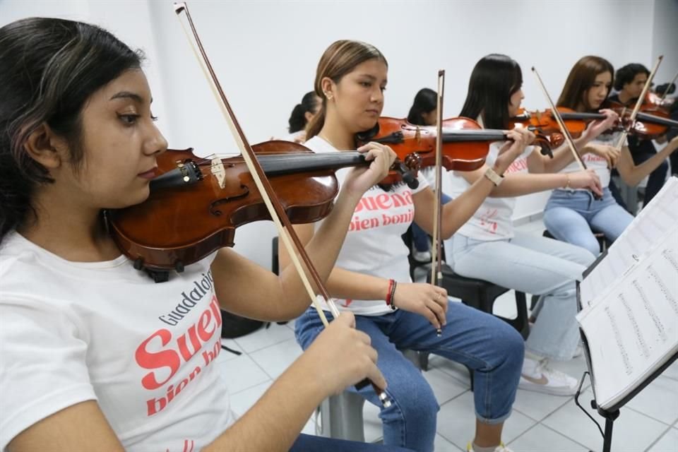 La escuela de música municipal Clemente Aguirre se encuentra ubicada en el Mercado Alcalde.