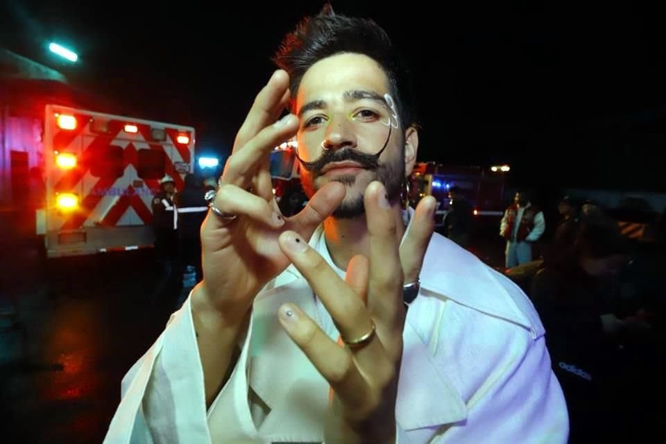 El cantante Carín León se alió con el colombiano Camilo (en foto) para el tema 'No Debes ni te Debo'.