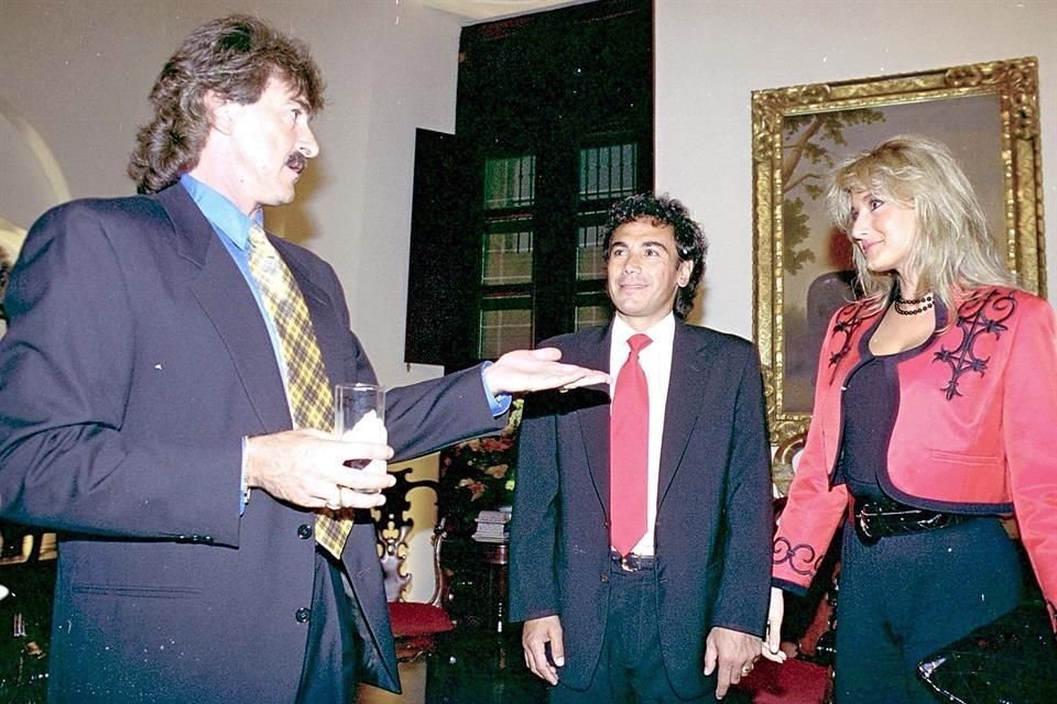 La Volpe (izq.) y Hugo (centro) en una reunión en el Periódico REFORMA.
