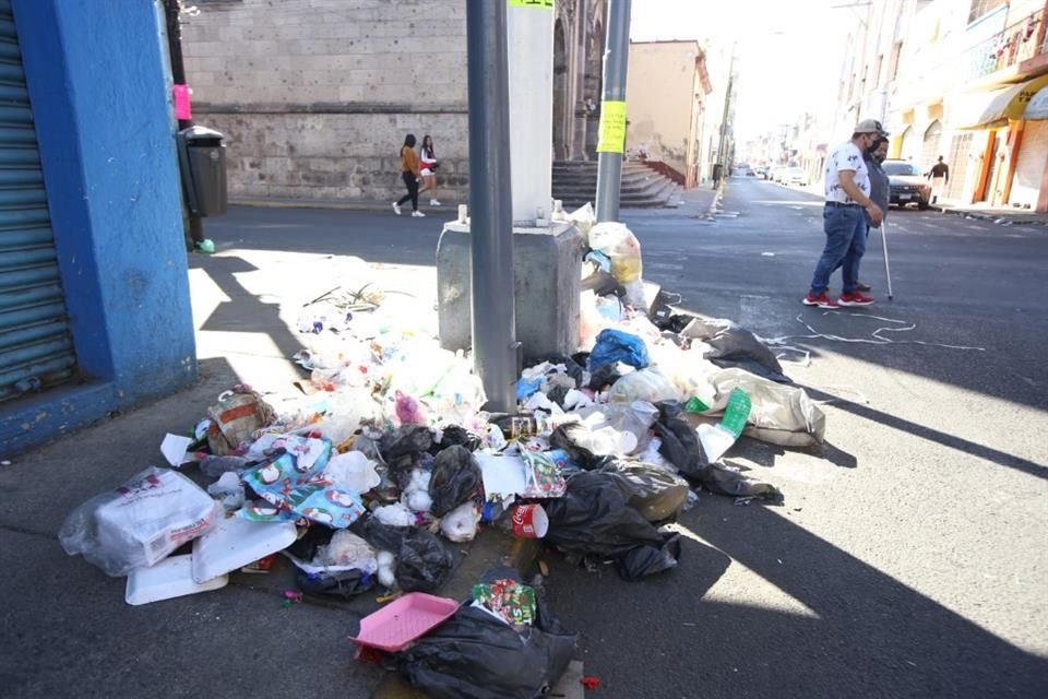 Son un promedio de 6 personas al días las que son multadas por tirar basura en la vía pública.