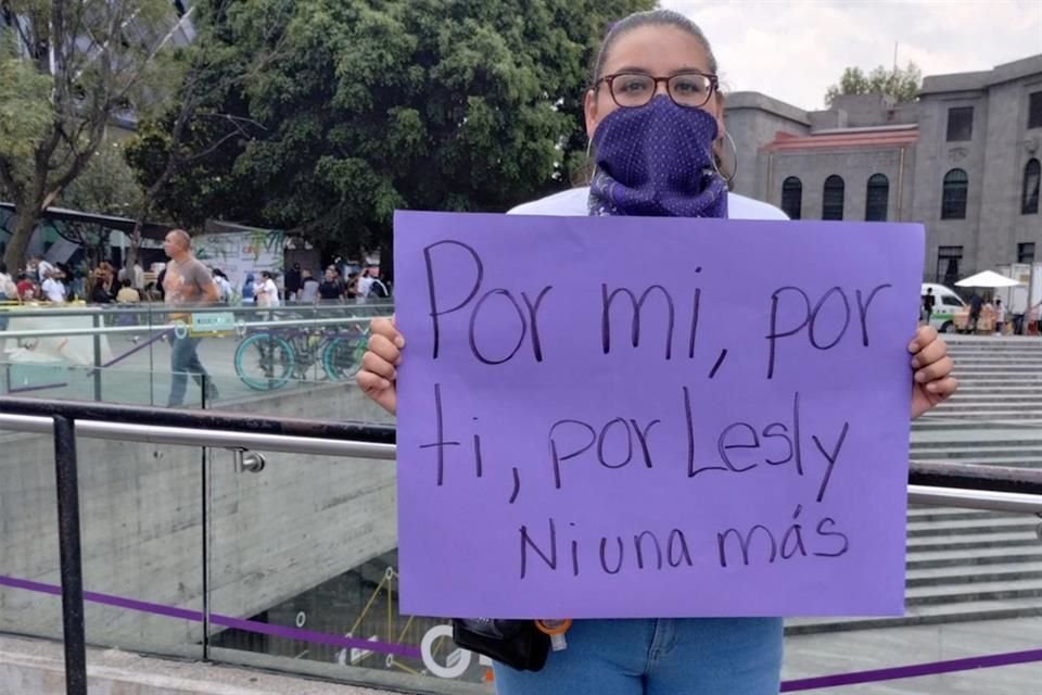 Los manifestantes urgieron que la joven sea localizada lo más pronto posible.